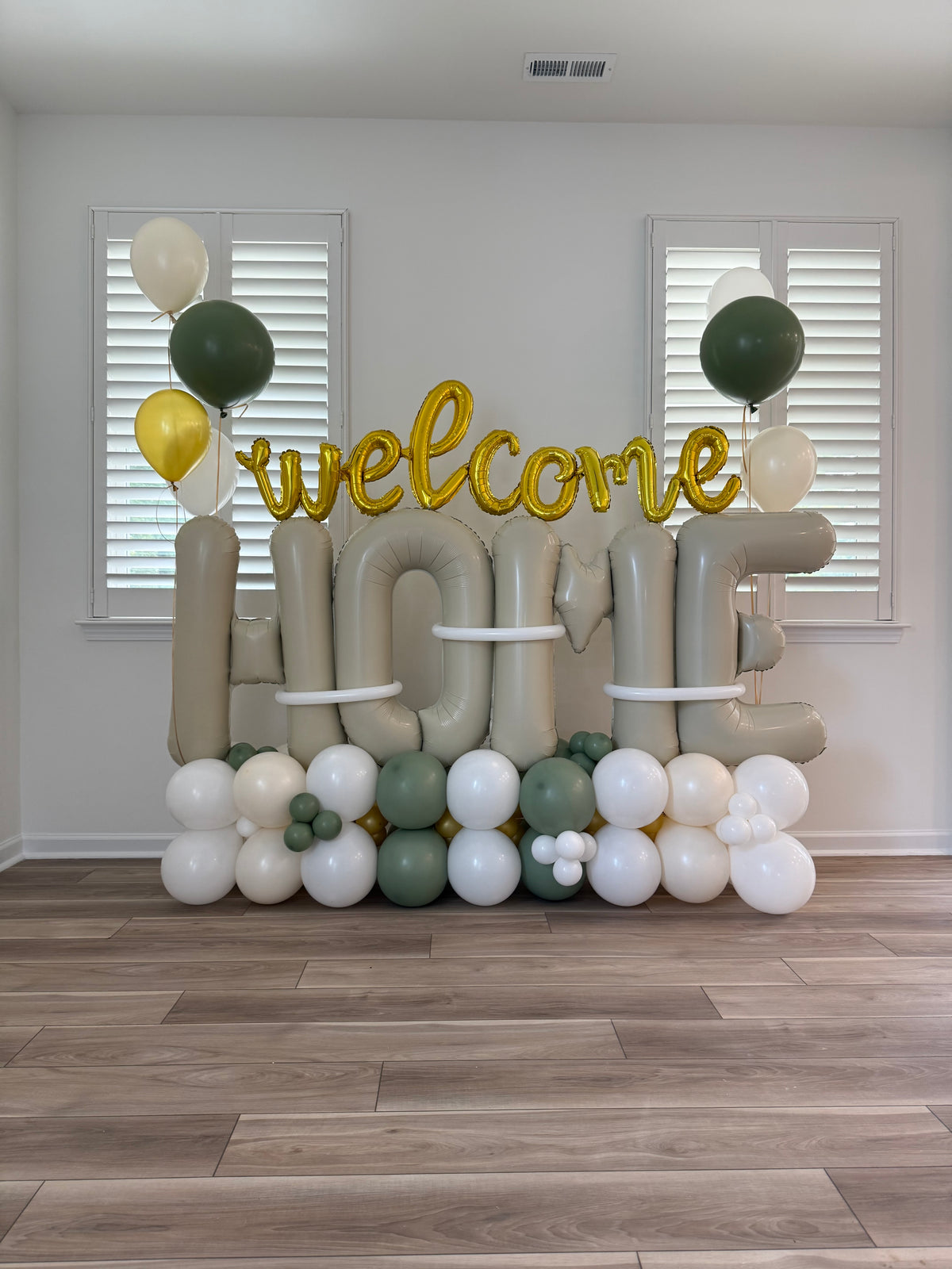 "Welcome Home" Script Balloon Bouquet
