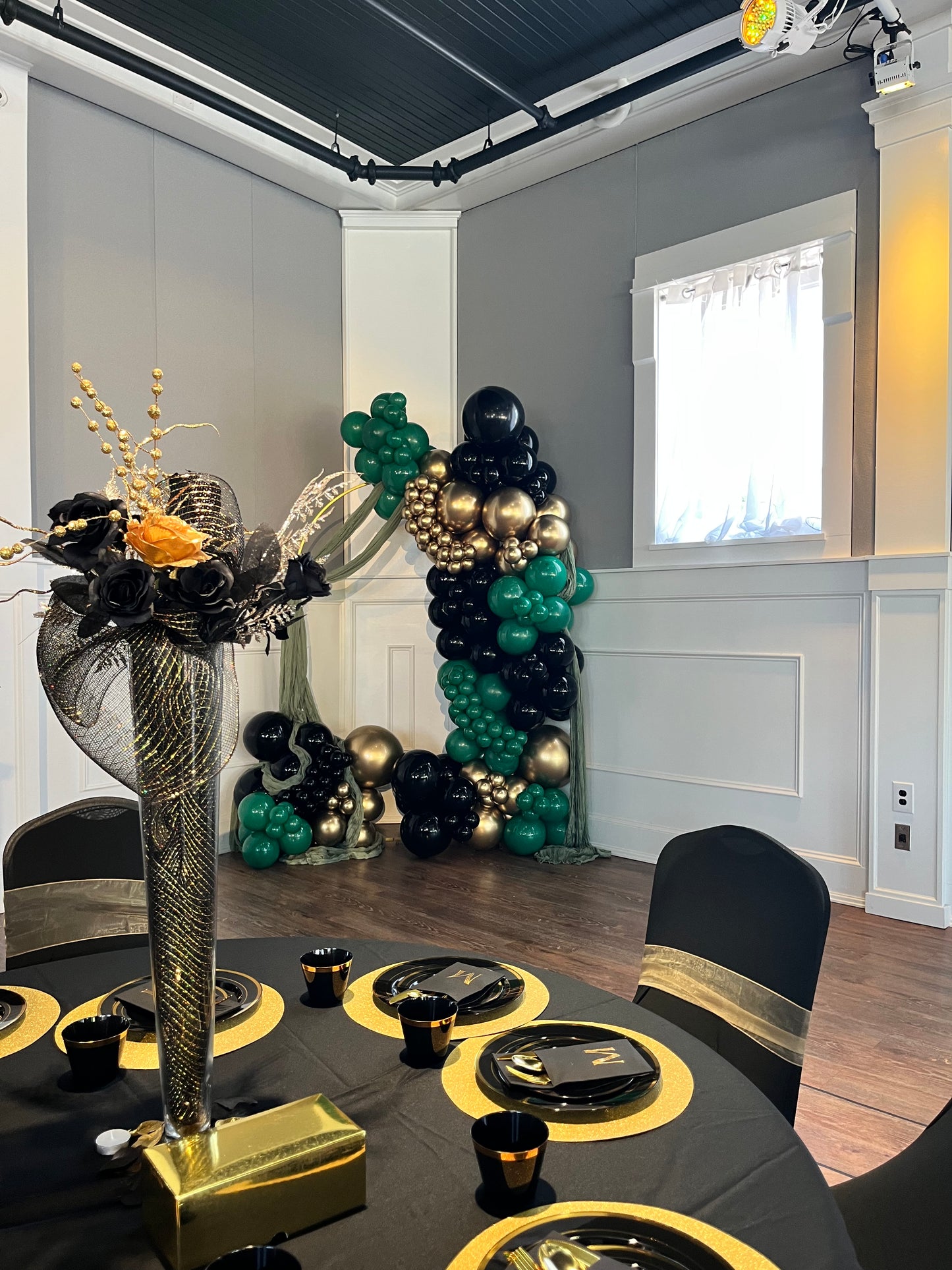 Gold Arch with Balloons Package