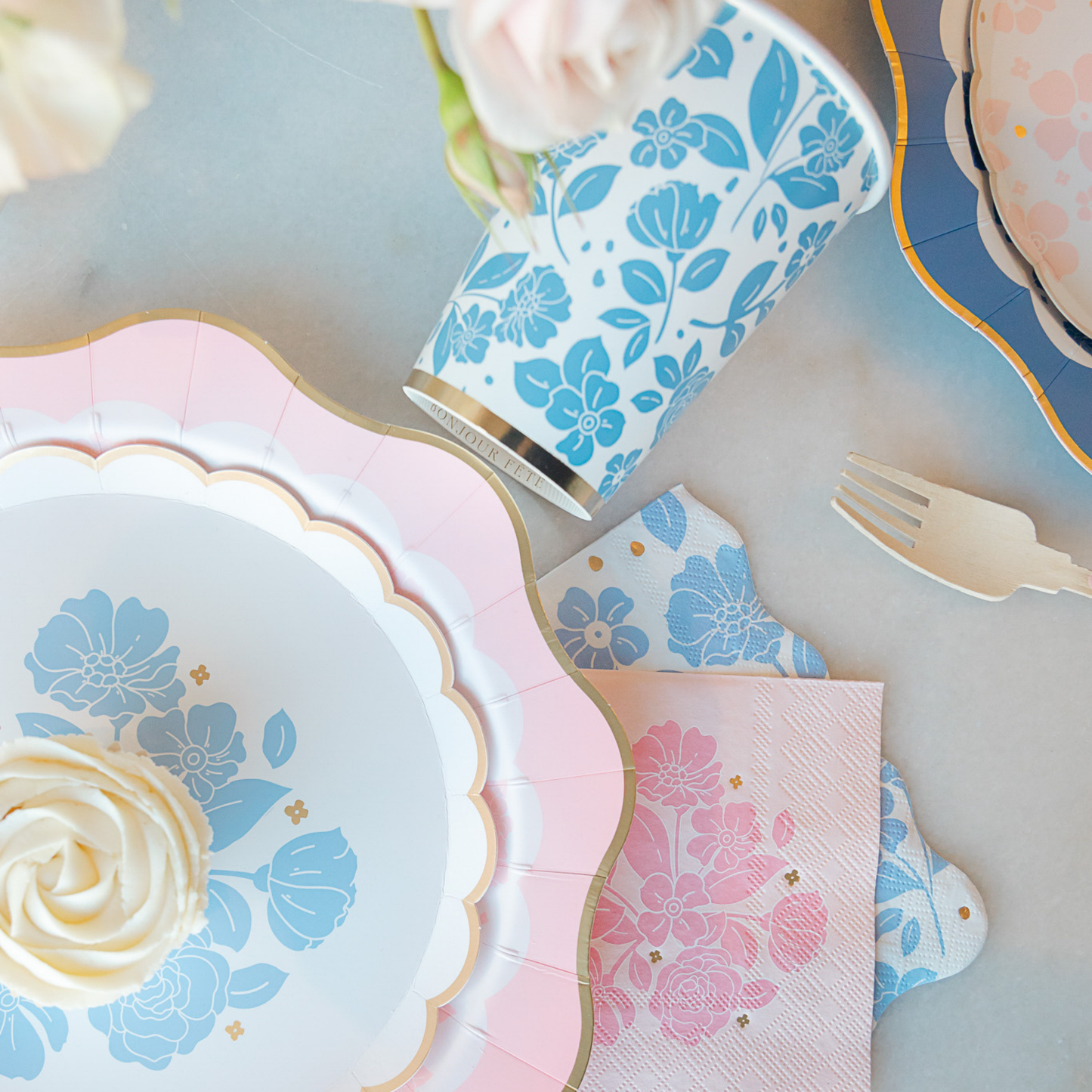 BELLE BLUE ELEGANT FLORAL DESSERT PLATES